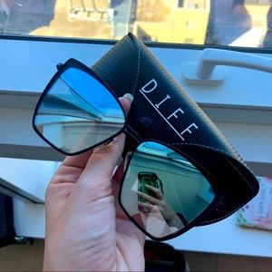 LIKE NEW DIFF Becky Black Framed Mirrored Lenses